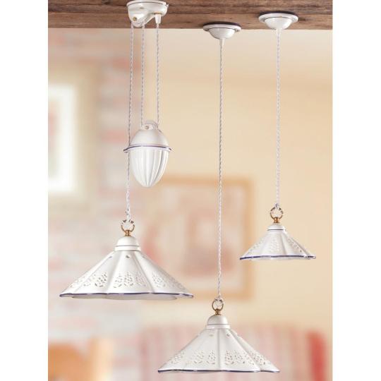 keramia mediterran fuggesztek klasszikus lyukacsos csipkes lampa vilagitas videki vintage kek festett kezzel ebedlo konyha etkezo nappali balaton nyaralo paraszthaz lampak lameridiana lakberendezes videk.jpg